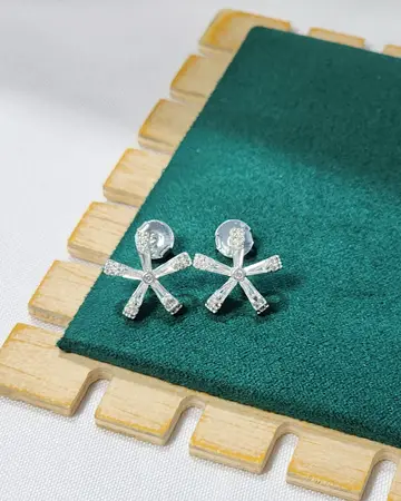 Aro Elegante con Piedra