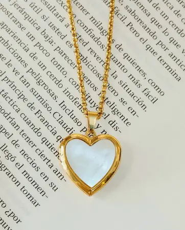 Collar Relicario Corazón Blanco