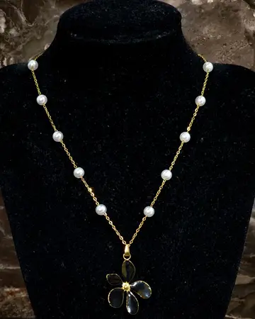 Collar Perlado Negro