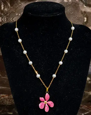Collar Perlado Fucsia