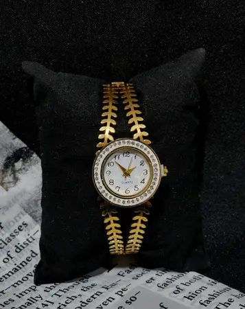 Reloj tipo Brazalete Espiga Dorada